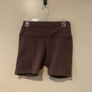 NOBULL HIGH-RISE SHORT 6" (MATTE) - ARMY GREEN MATTE